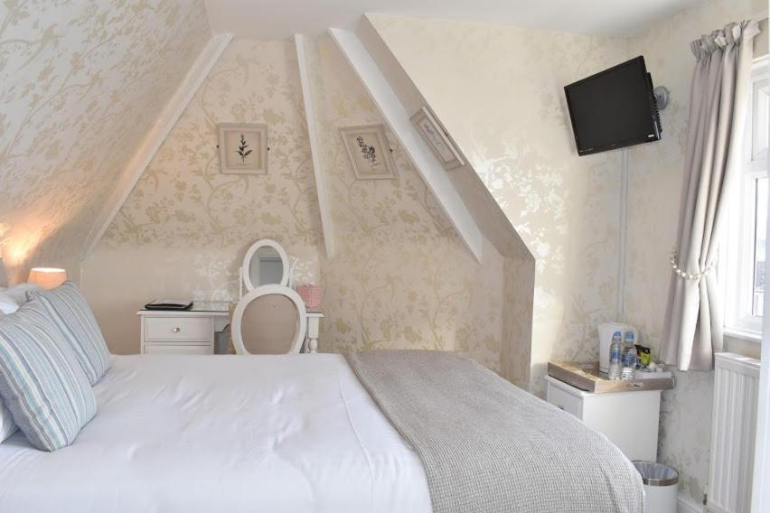 The Castleton Bed & Breakfast Суонидж Екстериор снимка