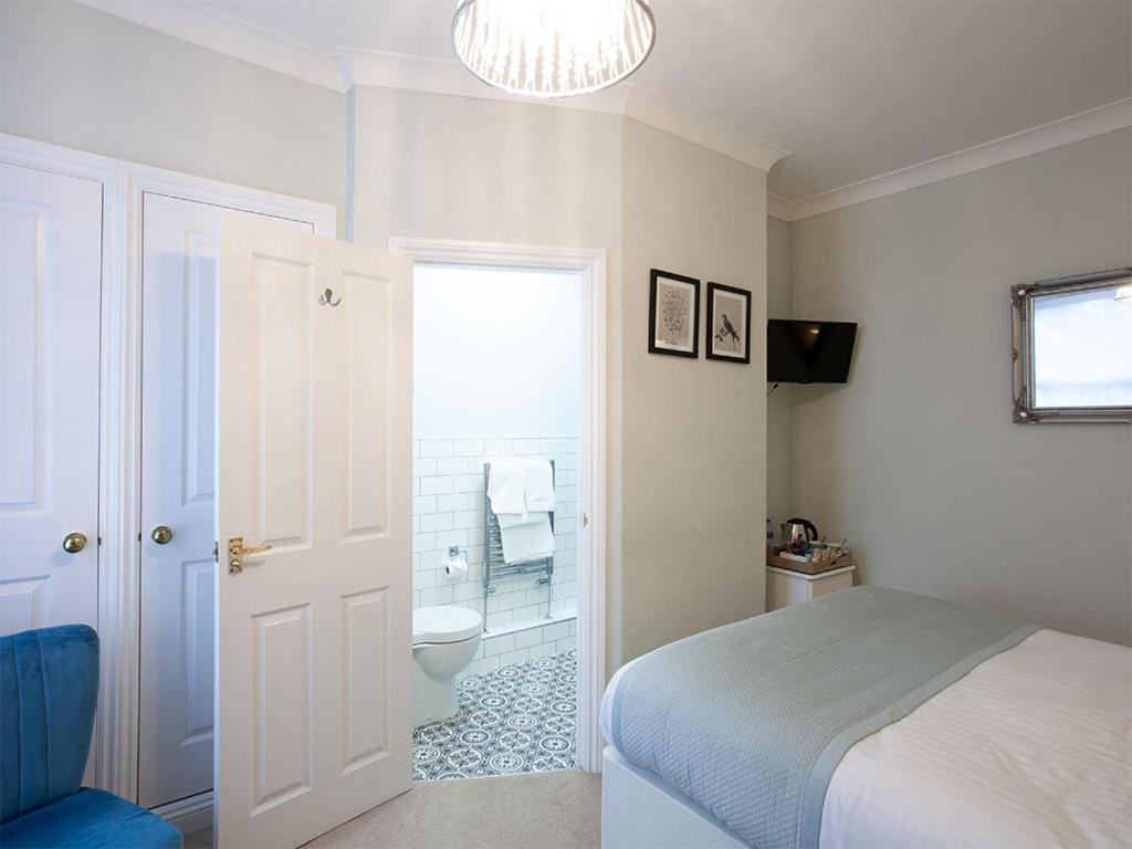 The Castleton Bed & Breakfast Суонидж Екстериор снимка