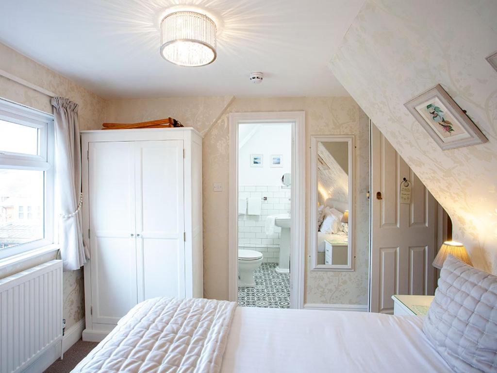 The Castleton Bed & Breakfast Суонидж Екстериор снимка