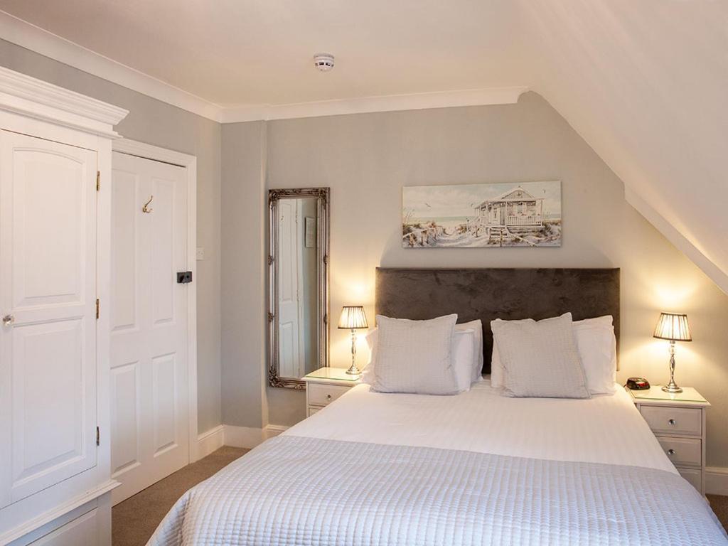 The Castleton Bed & Breakfast Суонидж Екстериор снимка
