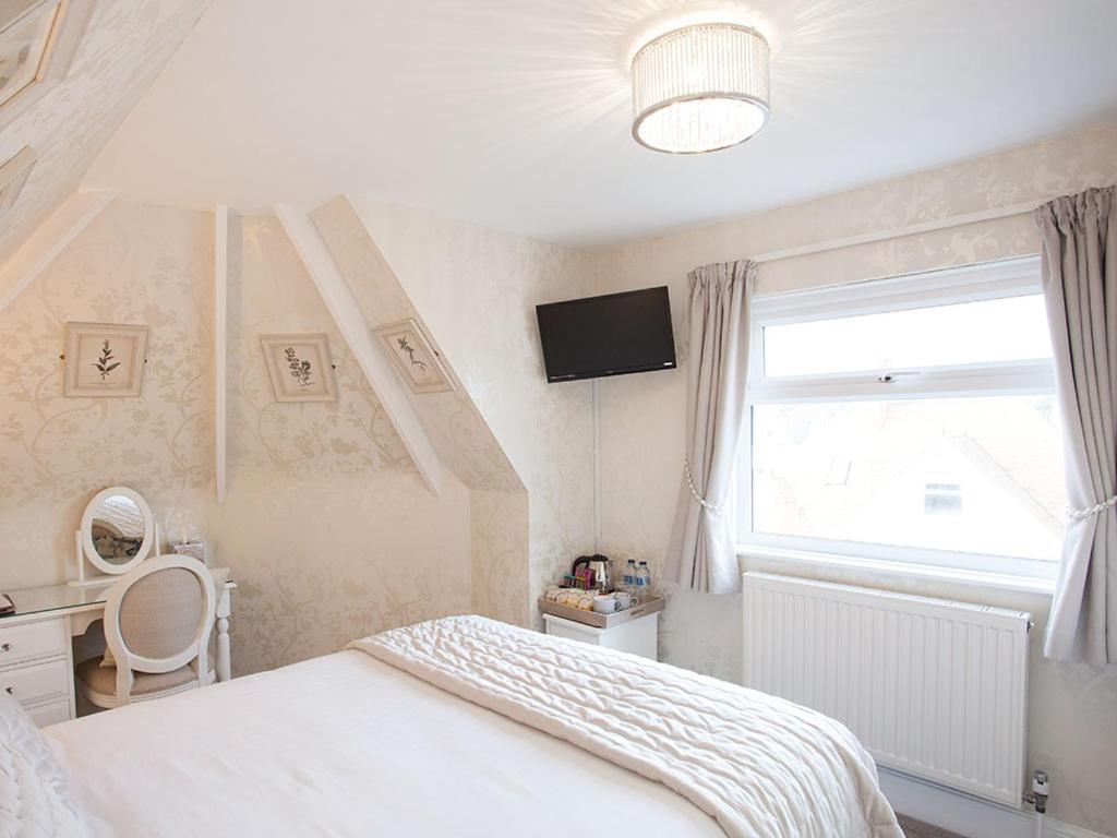 The Castleton Bed & Breakfast Суонидж Екстериор снимка