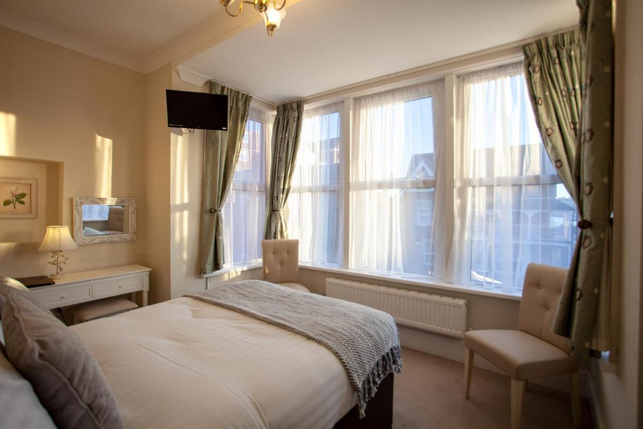 The Castleton Bed & Breakfast Суонидж Екстериор снимка
